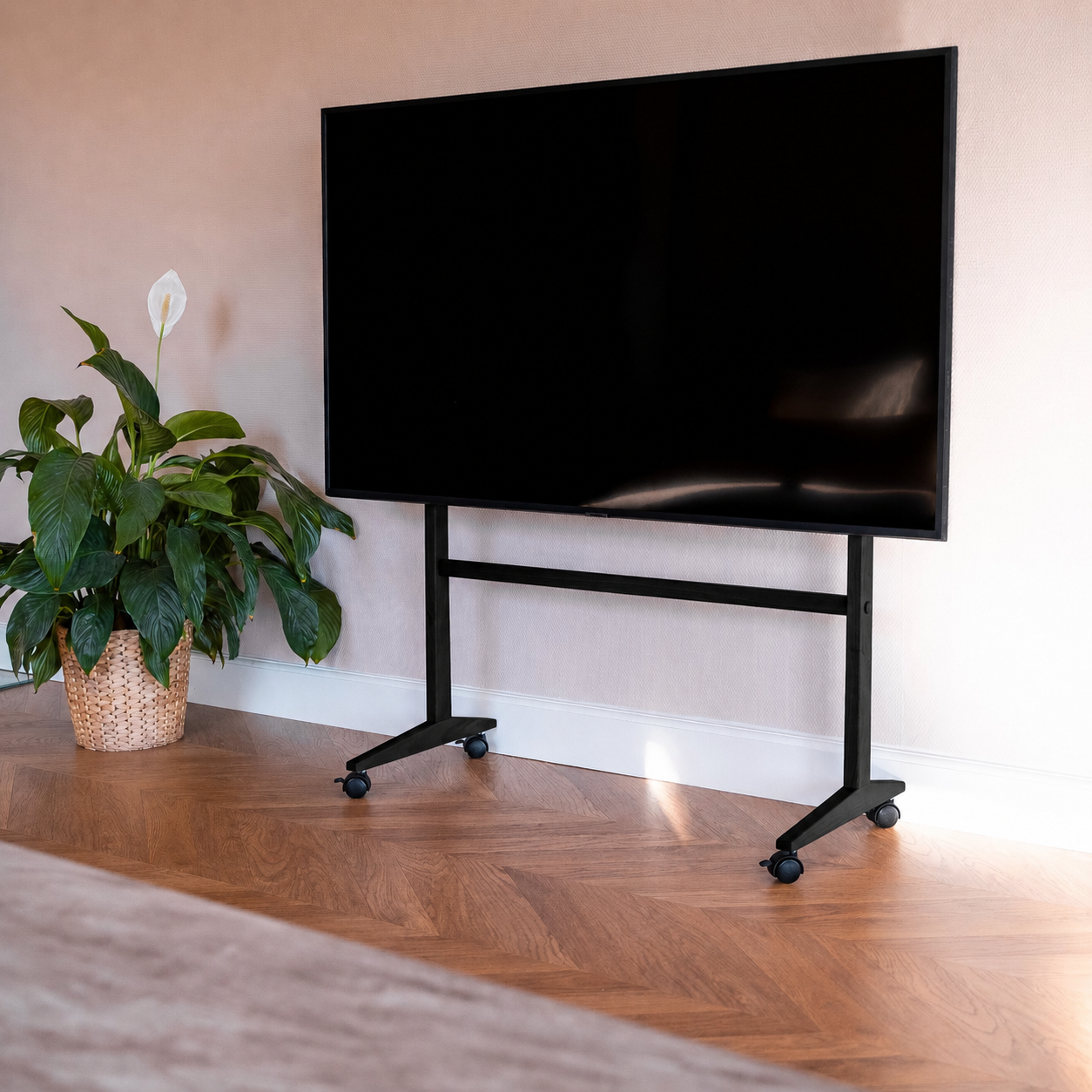 sika-tv-stander-sort-stue.jpg