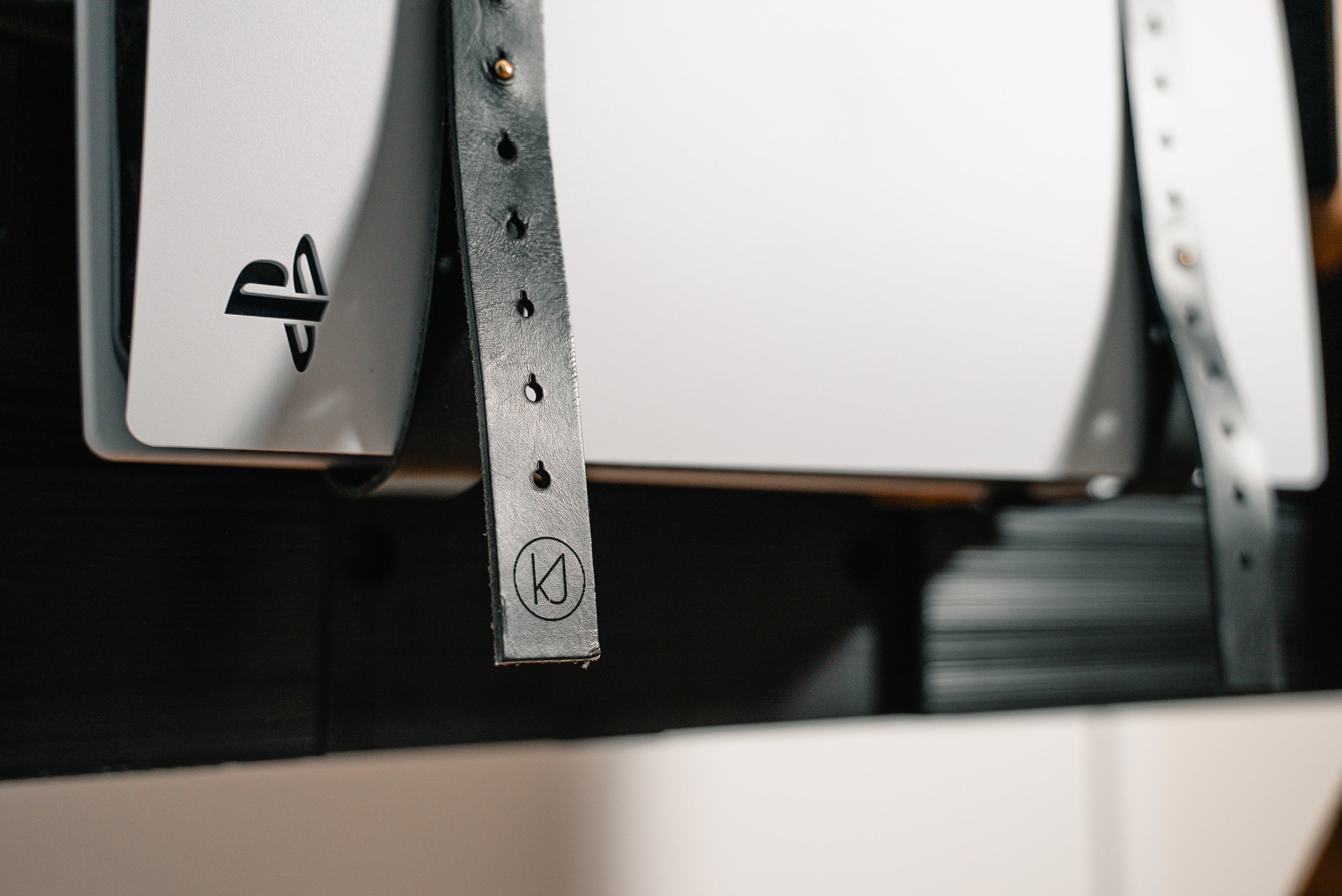 Console mount (TV stand)