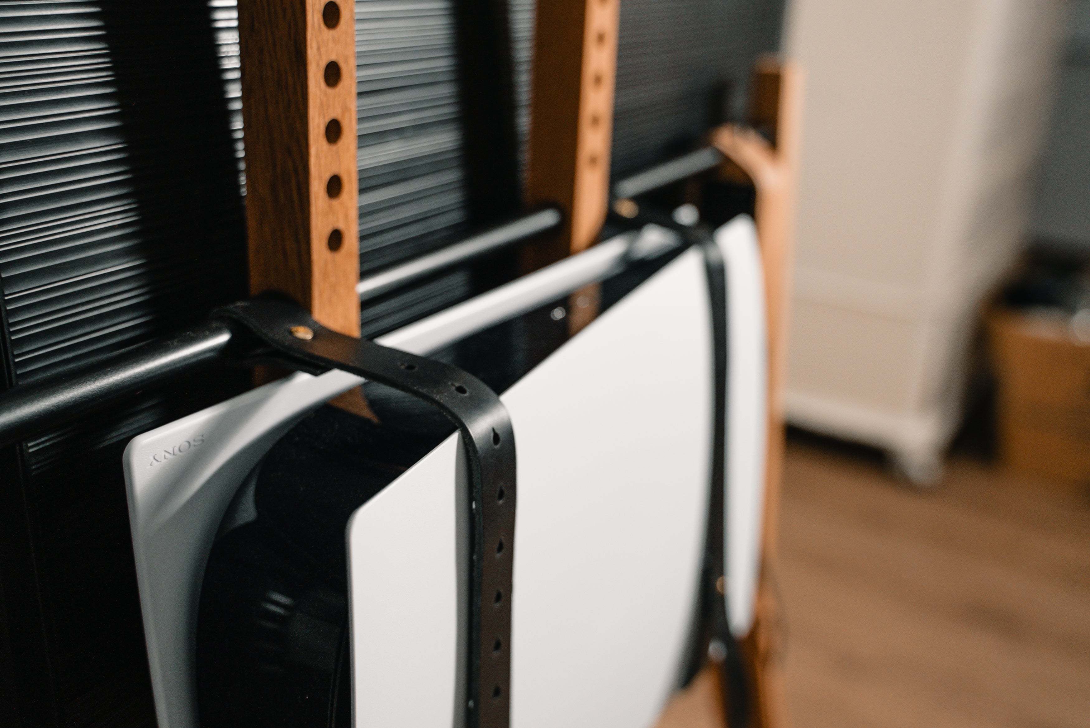 Console mount (TV stand)