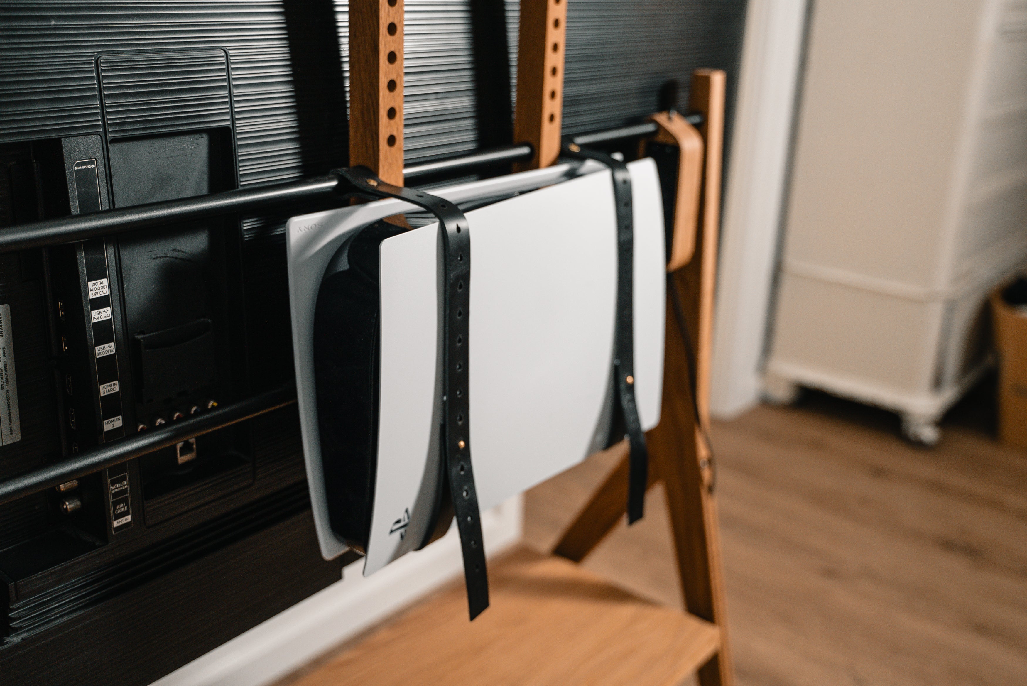 Console mount (TV stand)