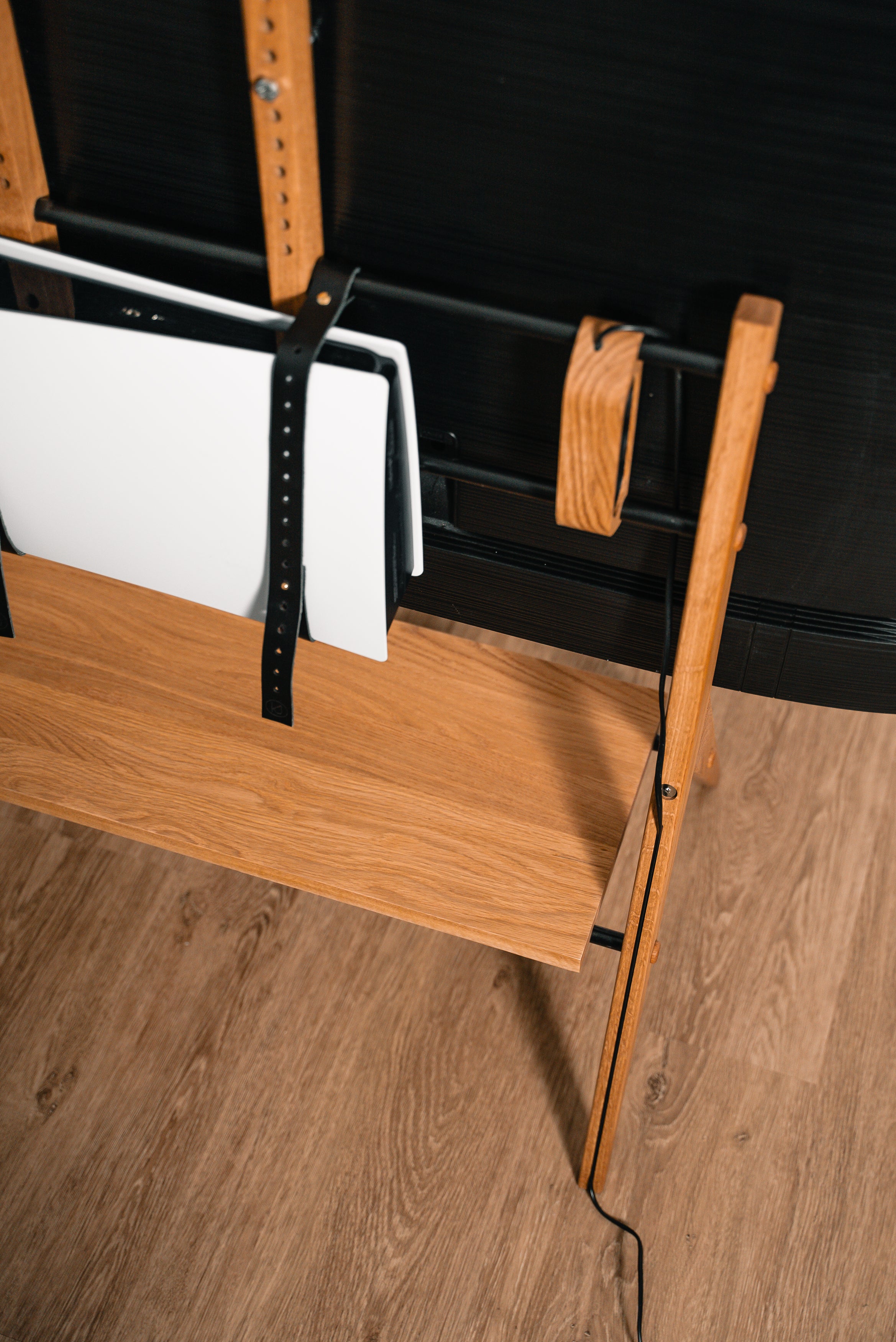 Console mount (TV stand)