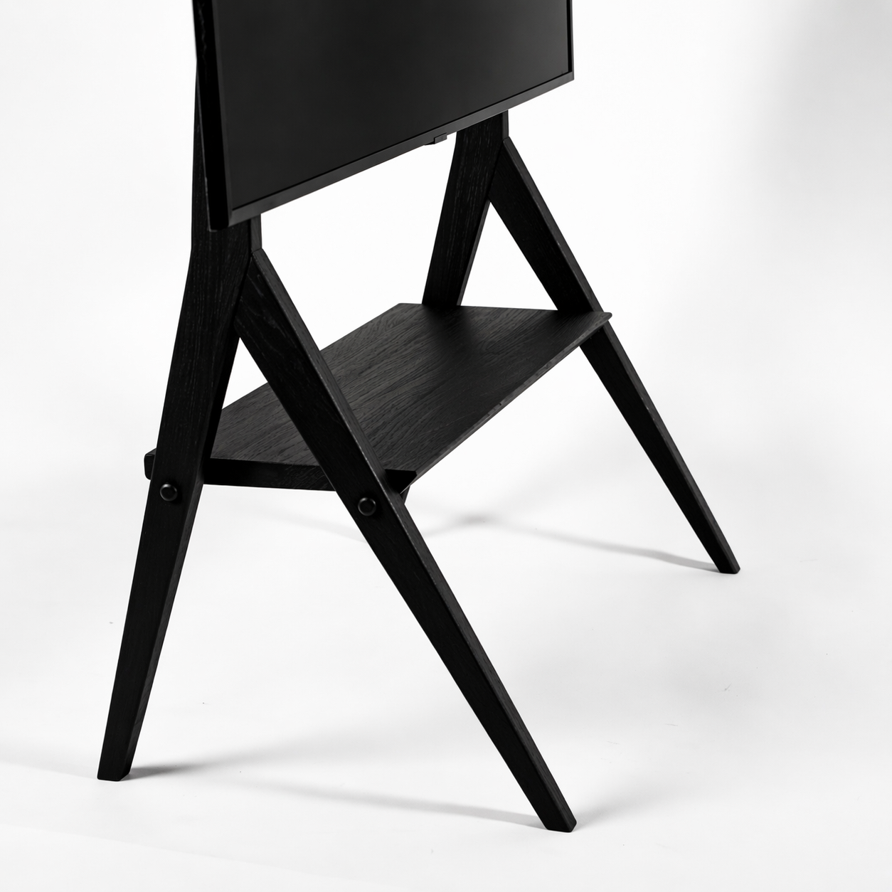 kaya-tv-stander-hylde-sort-side.jpg