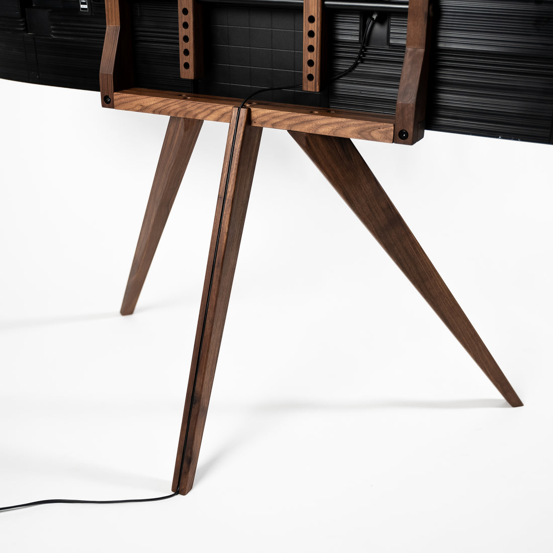 ella-tv-stander-valnod-detalje.jpg